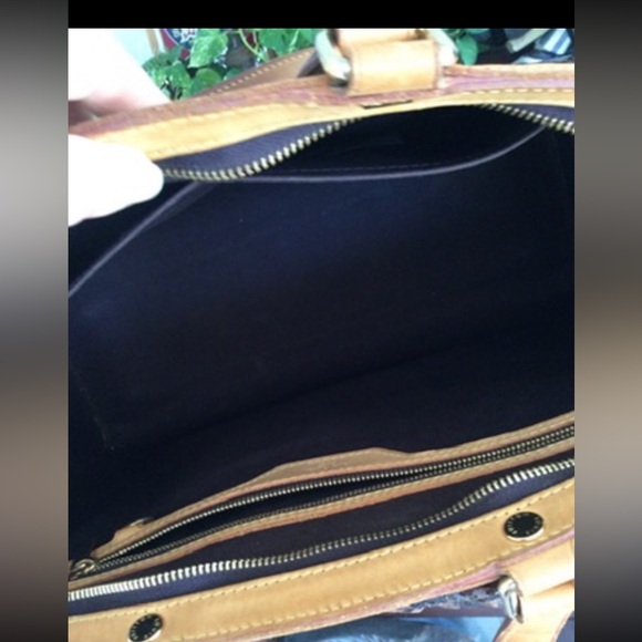 Louis Vuitton Brea MM Vernis 2 Way Handbag - Picture 9 of 16